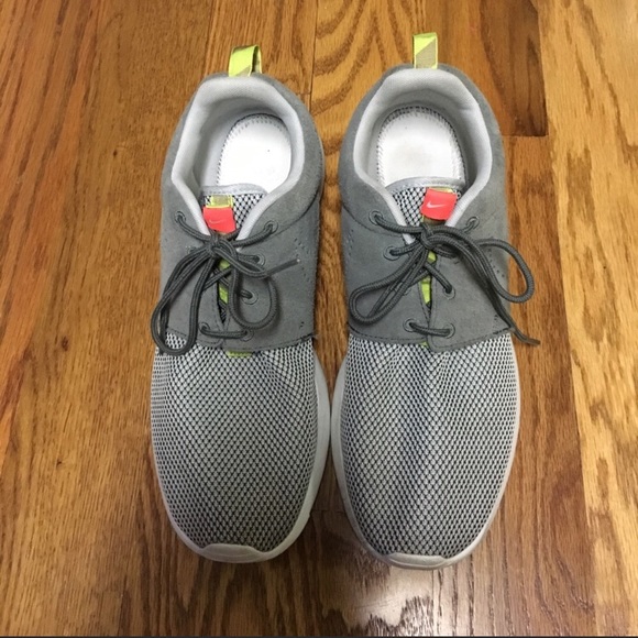 Women’s gray Nike Roshe Run - Picture 3 of 3